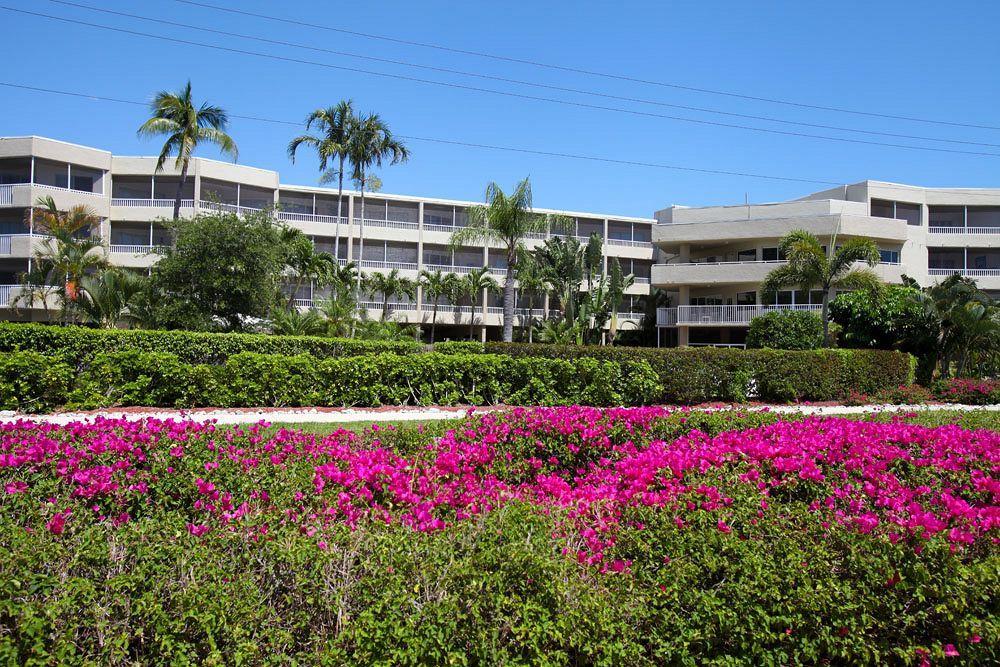 Marco Beach Vacation Suites Caxambas Exterior photo