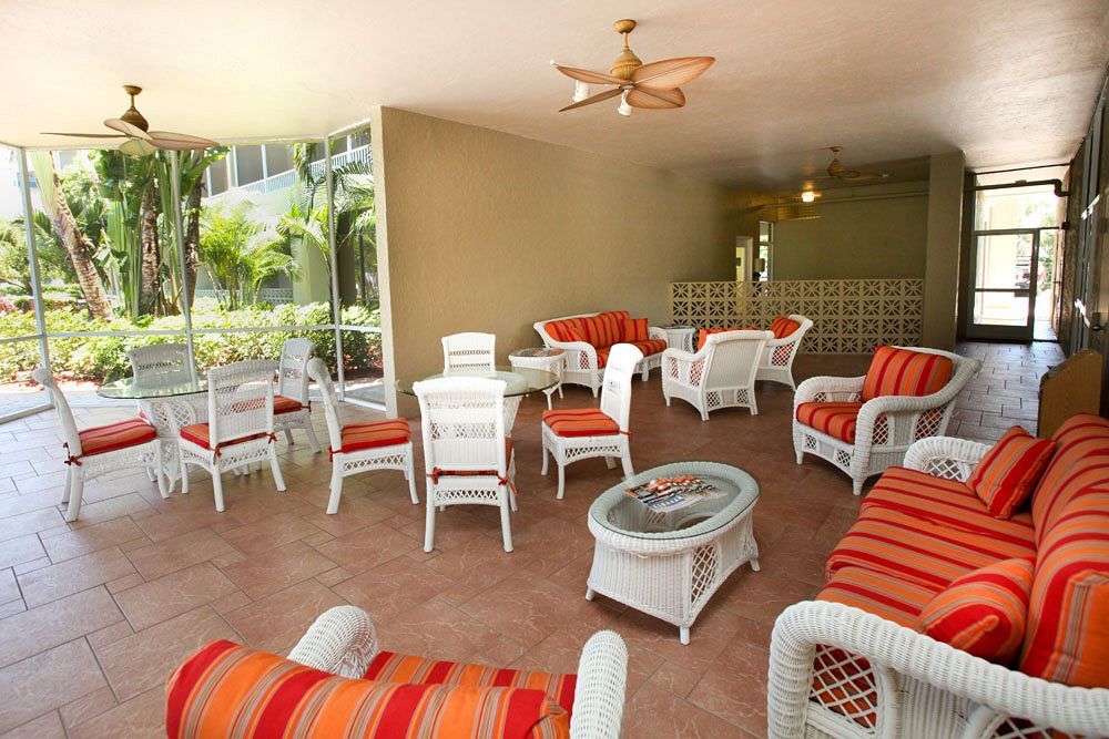 Marco Beach Vacation Suites Caxambas Exterior photo